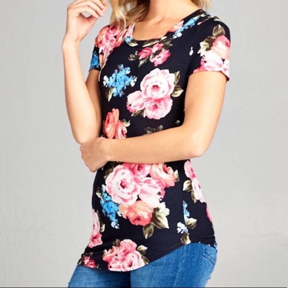 🌟SALE🌟Floral Top - Picture 4 of 7